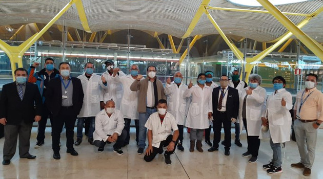 Grupo de médicos cubanos que regresa tras cumplir con su deber en Andorra. /Foto: TW @BrunoRguezP
