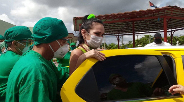 Yaquelín Collado, la enfermera de Caibarién que derrotó a la muerte y a la Covid-19. /Foto: TW @VanguardiaCuba