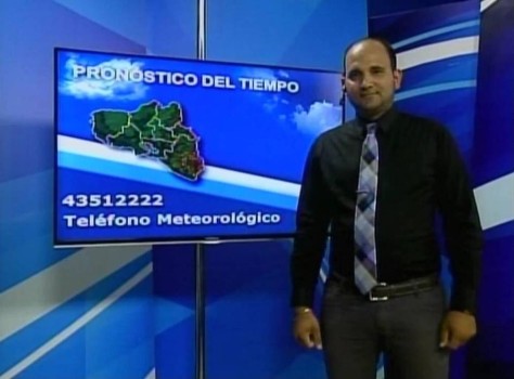 Álvaro Pérez Senra, meteorólogo, es uno de los habituales presentadores del pronóstico del tiempo en el canal Perlavisión. / Foto: tomada del perfil en Facebook del entrevistado