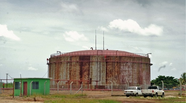 El tanque, en fase de conclusión, estará en condiciones de almacenar 10 mil metros cúbicos de alcohol con destino a la exportación. / Foto: Yuliet Sáez