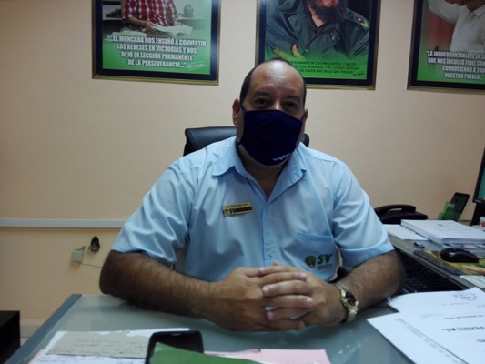 El director del DPSV refiere las fortalezas del sistema de Sanidad Vegetal en la provincia. / Foto: Armando Sáez
