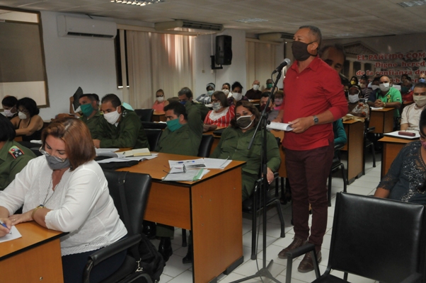 El miembro del Comité Provincial del Partido, Miguel Galván Modesto, reflexionó sobre perspectivas de los rubros exportables/ Foto: Juan Carlos Dorado