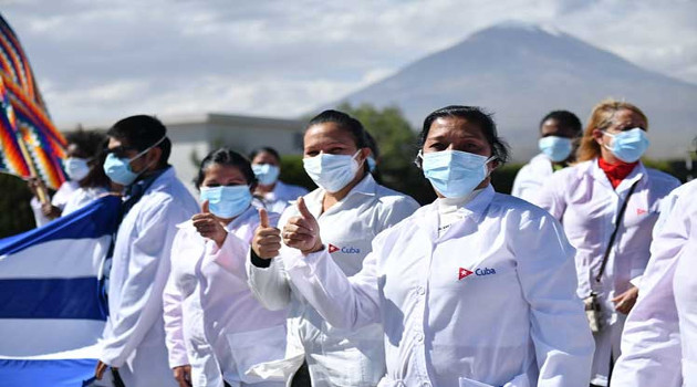 Médicos cubanos en Arequipa, Perú. /Foto: Prensa Latina