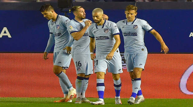 El Atlético de Madrid festeja uno de sus goles en el triunfo 5-0 en campo del Osasuna por la Liga española, el 17 de junio de 2020. /Foto: Ander Gillenea (AFP)