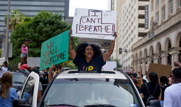 Una protesta en Houston por la muerte de George Floyd. /Foto: Mark Felix (AFP)
