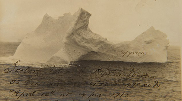 Foto del presunto iceberg que hundió al Titanic la noche del 14 para el 15 de febrero de 1912. /Foto: Henry Aldridge and Son Ltd.