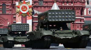 Lanzacohetes pesados rusos TOS-1A durante el desfile del Día de la Victoria en la Plaza Roja de Moscú, Rusia, el 24 de junio de 2020. /Host photo agency/Ramil Sitdikov / Reuters