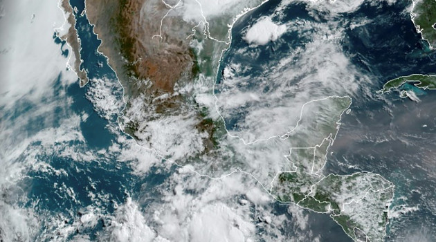 Imagen que muestra la actividad de tormenta frente a las costas del Pacífico de México y Centroamérica, el 23 de junio de 2020. /Foto satelital NOAA