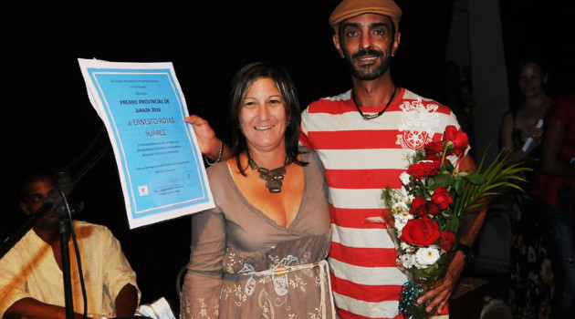 Loable la contribución de Ernesto Sánchez Rojas, Premio Provincial de Danza en 2016, al cabaret Guanaroca del Hotel Jagua. 
