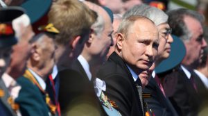 Vladímir Putin asiste al desfile del Día de la Victoria en la Plaza Roja de Moscú, Rusia, el 24 de junio de 2020. /Foto: Sputnik/Sergey Pyatakov/Kremlin / Reuters