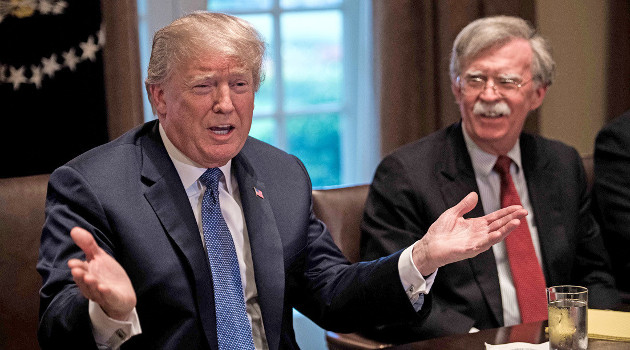 Donald Trump y su entonces asesor de Seguridad Nacional, John Bolton /Foto: Nicholas Kamm (AFP)