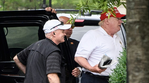 El presidente de Estados Unidos, Donald Trump, se ha mantenido al margen de la crisis y pasó el domingo en su club de golf de Virginia. /Foto: Nicholas Kamm