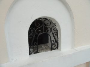 La ventanilla original para la venta de papeletas.