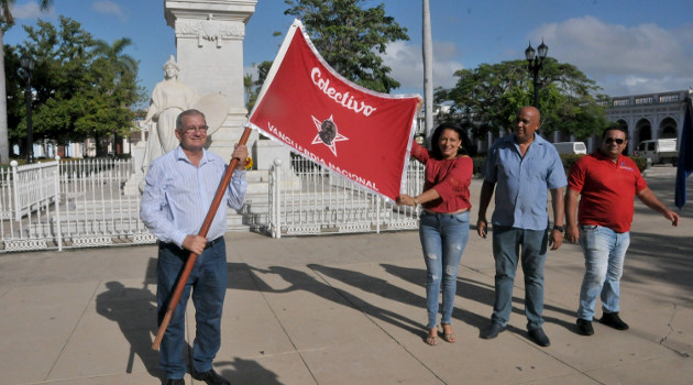 Entrega del galardón que los certifica Colectivo Vanguardia Nacional. /Foto: Juan Carlos Dorado