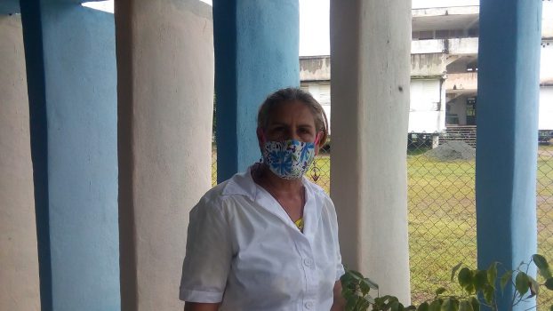 Dulce María Gómez Fernández, directora y trabajadora social de la casa de abuelos de Arriete-Ciego Montero: “con ello respondemos a 89 planteamientos de la población”.