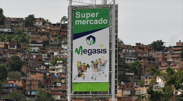 Un cartel promociona el primer supermercado iraní en Caracas, Venezuela. /Foto: HispanTV