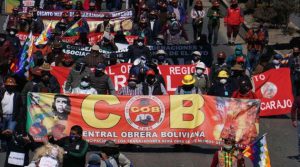 Marchas masivas en Bolivia: miles protestan contra postergación de las elecciones