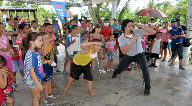 Ajuria fue el primer poblado a donde llegó la Guerrilla Cultural 50 Aniversario, que recorre varios asentamientos intrincados del municipio de Lajas, en Cienfuegos. / Foto: Juan Carlos Dorado