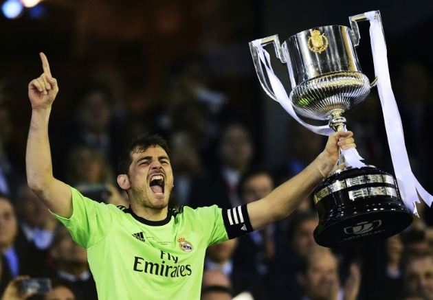 El portero madrileño Iker Casillas en el estadio de Mestalla de Valencia tras ganar la Copa del Rey el 16 de abril de 2014. /Foto: Javier Soriano (archivos-AFP)