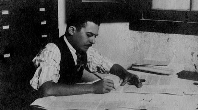 El primer Historiador de La Habana, Emilio Roig de Leuchsenring, en su despacho. /Foto: Archivo de Granma