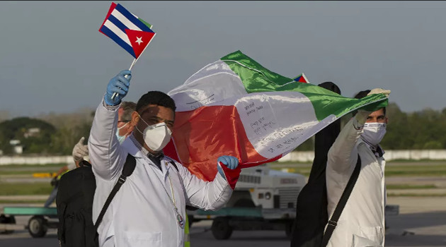 Médicos cubanos de la "Henry Reeve" merecen el Nobel. /Foto: © AP / Ismael Francisco