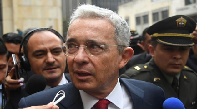 La medida de aseguramiento contra el expresidente Uribe en una decisión sin precedente en Colombia. | Foto: Twitter @elespectador