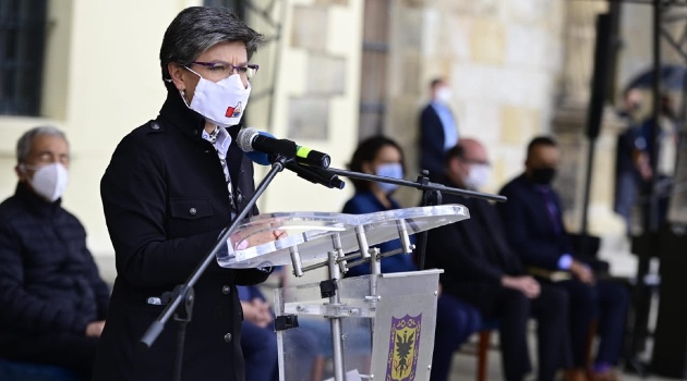 Claudia López, alcaldesa de Bogotá, durante el acto en la capitalina Plaza de Bolívar. /Foto: Marca