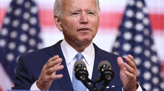 Tras meses de restricciones de viaje por la Covid-19, Joe Biden volvió al ruedo de la campaña electoral y acusó a Trump de fomentar la violencia en el país. /Foto: Saul Loeb (AFP)