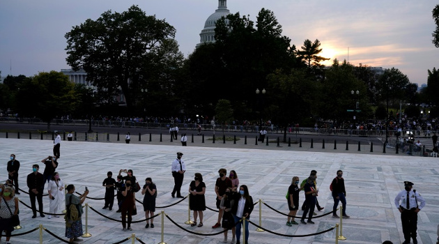 Funerales en Washington, el 24 de septiembre de 2020, de la jueza progresista Ruth Bader Ginsburg al frente de la Suprema Corte de Justicia donde dejó una disputada silla vacante. /Foto: Andrew Harnik (Pool/AFP)