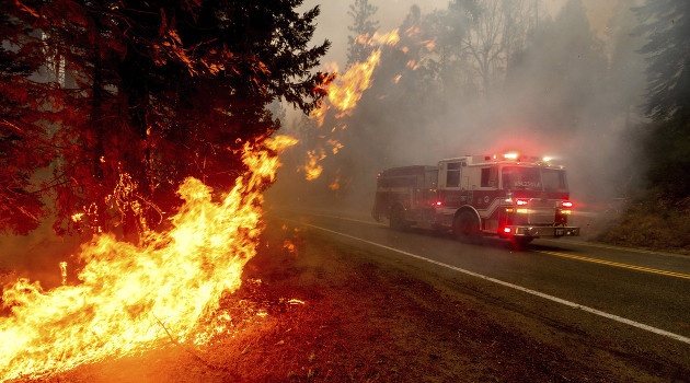 Incendio forestal en el condado de Fresno, California, EE.UU., 7 de septiembre de 2020. /Foto: Noah Berger (Reuters)