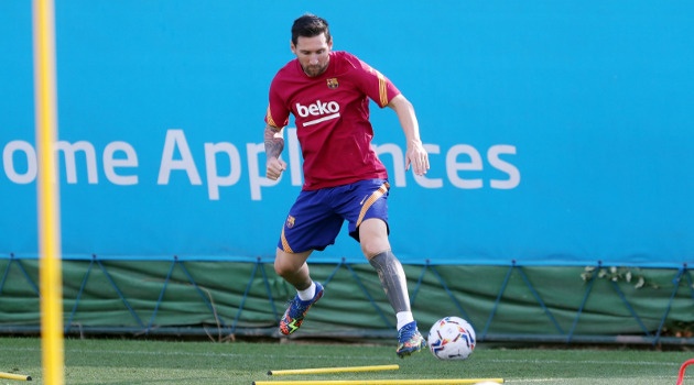 Messi se sometió el domingo a la prueba de coronavirus en su casa y obtuvo luz verde para comenzar su trabajo camino a la temporada 2020-2021. /Foto: twitter @FCBarcelona_es