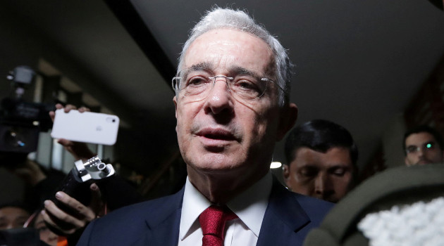 El expresidente colombiano Álvaro Uribe en una audiencia judicial en Bogotá, 8 de octubre de 2019. /Foto: Luisa Gonzalez (Reuters)