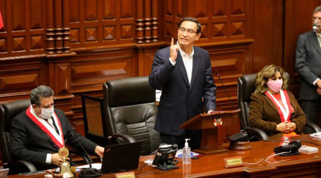 Tras dar testimonio, el mandatario se retiró del recinto y encargó su defensa el abogado Roberto Pereira. /Foto: Presidencia Perú