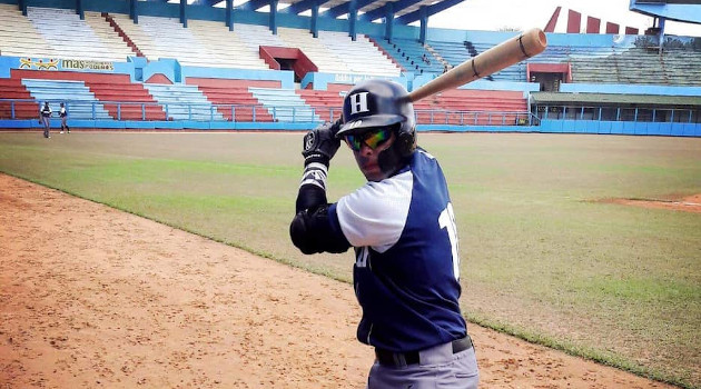 El holguinero devenido granmense Iván Prieto tuvo tarde perfecta: de 5-5 con par de dobletes y seis empujadas. /Foto: swingcompleto.com