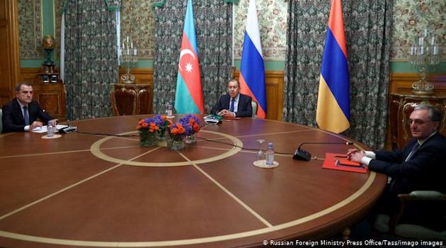 Encuentro en Moscú de los cancilleres de Armenia y Azerbaiyán con el ministro ruso de exteriores, Serguei Lavrov. /Foto: Tass