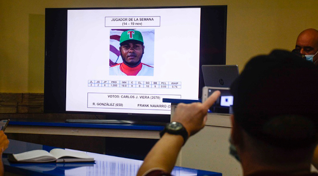 Por sus excelentes dígitos, el lanzador tunero Carlos Juan Viera fue nombrado hoy Jugador Más Destacado de la Semana (14-19 nov), en la LX Serie Nacional de Béisbol. /Foto: Ariel Ley Royero (ACN)