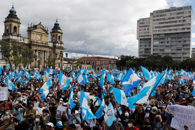 Manifestación pacífica en la Plaza de la Constitución. /Foto: Luis Echeverria / Reuters