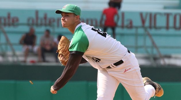 Otra buena faena del zurdo Abel Campos. Sumó ante Guantánamo su cuarta victoria del campeonato. /Foto: Archivo de Aslam Castellón