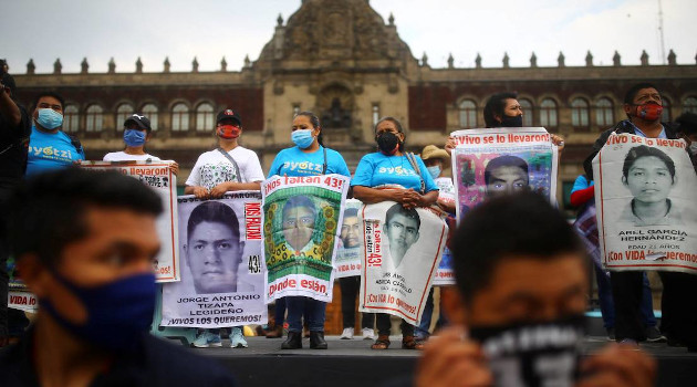 Familiares de los normalistas de Ayotzinapa, en Ciudad de México, 26 de septiembre de 2020. /Foto: Edgard Garrido / Reuters
