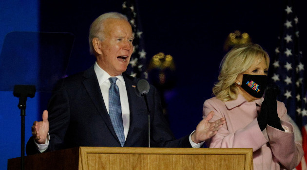 Joe Biden y su esposa Jill en la sede de campaña en Delaware. /Foto: Brian Snyder / Reuters
