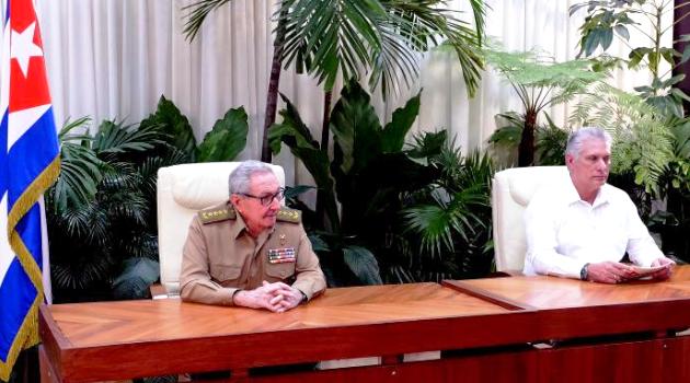 General de Ejército Raúl Castro Ruz, Primer Secretario del Comité Central de Partido Comunista de Cuba, y Miguel Díaz-Canel Bermúdez, Presidente de la República de Cuba./Foto: Estudios Revolución