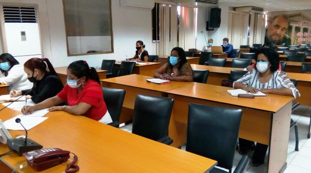 En esta jornada también los diputados cienfuegueros tomaron parte en el debate de las Comisiones permanentes de trabajo del Parlamento. /Foto: Tay Toscano