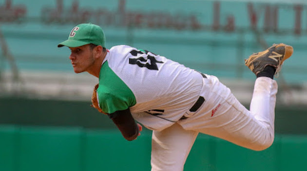 Buena faena del zurdo Abel Campos esta tarde para amarrar la subserie frente al campeón de Cuba. /Foto: archico de Aslam Castellón Maure