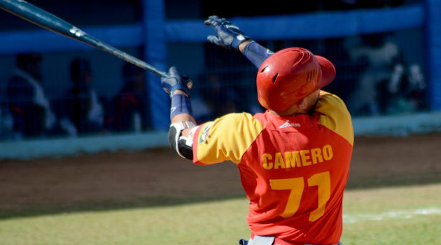 El ex industrialista Javier Camero despachó par de cuadrangulares, uno de ellos grand slam. /Foto del archivo de Ricardo López Hevia