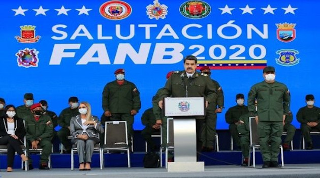 Maduro pidió que, frente a "las ínfulas de autoproclamación, extensión ilegal e inconstitucional de supuestos mandatos, se cumpla la ley". /Foto: Twitter @PresidencialVE