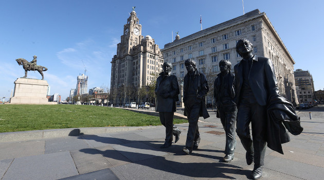 Estatua de bronce de la banda británica The Beatles en Liverpool. /Foto: Carl Recine / Reuters