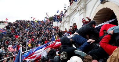 Partidarios de Donald Trump irrumpen en el Capitolio de EE.UU. en Washington, el 6 de enero de 2021. /Foto: Shannon Stapleton / Reuters