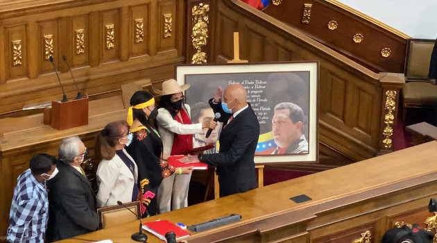 Jorge Rodríguez es juramentado Presidente de la nueva Asamblea Nacional de Venezuela. /Foto: Twitter @Mippcivzla