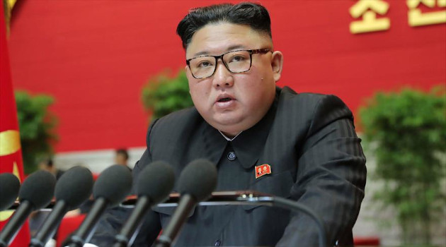 El líder de Corea del Norte, Kim Jong-un, interviene en el octavo Congreso del Partido de los Trabajadores en Pyongyang, 8 de enero de 2021. /Foto: Reuters