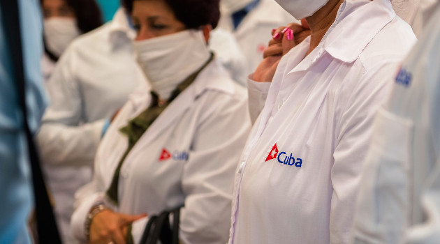 El arribo de los médicos cubanos a la capital mexicana debe producirse entre el próximo domingo y el lunes. Imagen ilustrativa. /Foto: Lionel Chamoiseau / AFP